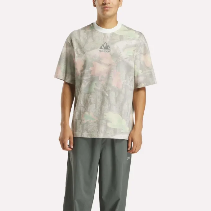 Camiseta con estampado integral Reebok x MARKET