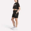 Camiseta corta de manga corta con logo bicolor para mujer Camiseta corta de manga corta con logo bicolor para mujer