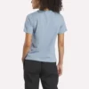Camiseta de manga corta con cuello redondo y logotipo grande para mujer