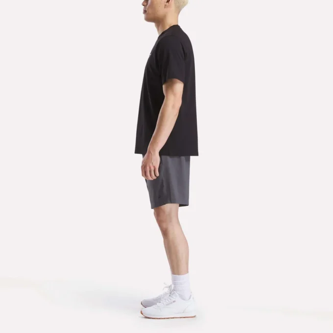 Camiseta de manga corta con cuello redondo y logotipo pequeño para hombre Camiseta de manga corta con cuello redondo y logotipo pequeño para hombre