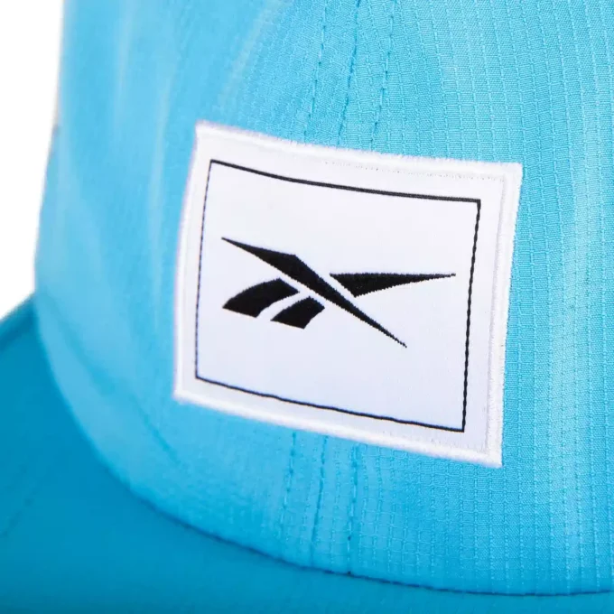 Gorra de running con visera plana ventilada Gorra de running con visera plana ventilada