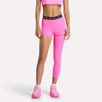Mini shorts y manga Reebok x Angel Reese