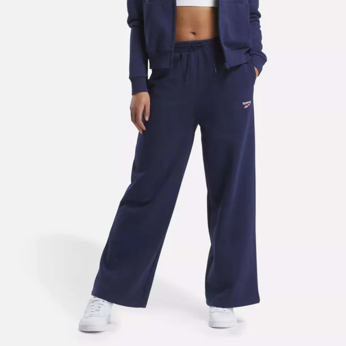 Pantalones anchos de felpa con pequeño logotipo Reebok Identity para mujer
