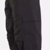 Pantalones cargo esenciales para el armario femenino