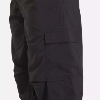 Pantalones cargo esenciales para el armario femenino