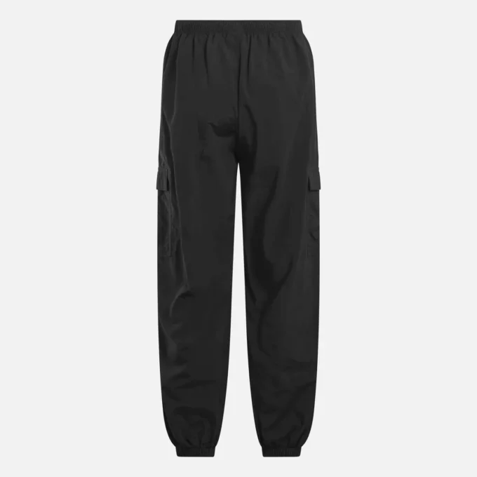 Pantalones cargo esenciales para el armario femenino