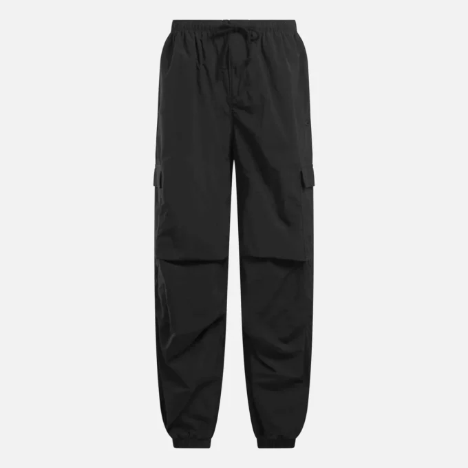 Pantalones cargo esenciales para el armario femenino