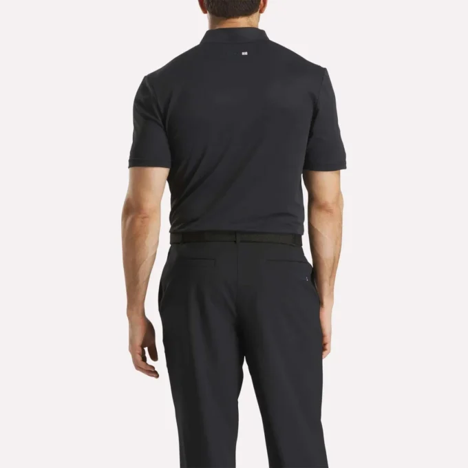 Polo con cuello adherido y bloques de color para hombre