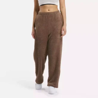 Prendas básicas para el armario femenino: pantalones cómodos