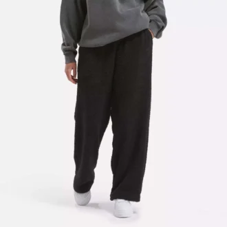 Prendas básicas para el armario femenino: pantalones cómodos